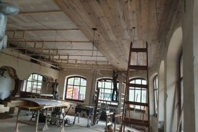 Der Bräusaal bekommt eine neue Holzdecke
