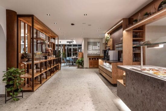 Fruehstueck-in-Radstadt©Julies-Stegerbraeu_0018 Frühstück in Radstadt - das Bild zeigt die Eier- und Kaffeestation sowie Getränke-, Kakao- und Teebar