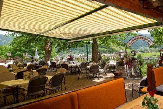 Terrasse mit Ausblick auf die Radstädter Tauern im Gasthof Stegerbräu, Ihr Restaurant in Radstadt
