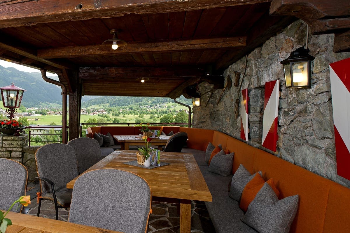 Terrasse mit Ausblick auf die Radstädter Tauern im Gasthof Stegerbräu, Ihr Restaurant in Radstadt