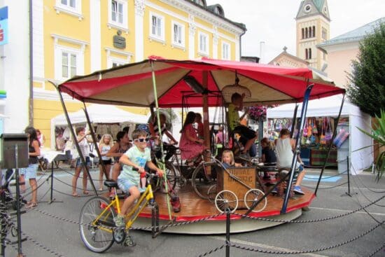 Karussell-der-Fundgegenstaende-Kunsthandwerksmarkt-Radstadt©Kulturkreis das Zentrum