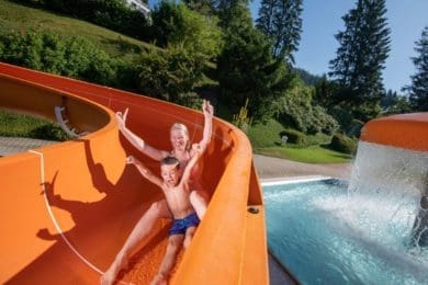 Badespass mit Riesenrutsche im Schwimmbad Radstadt ©TVB Radstadt / Lorenz Masser