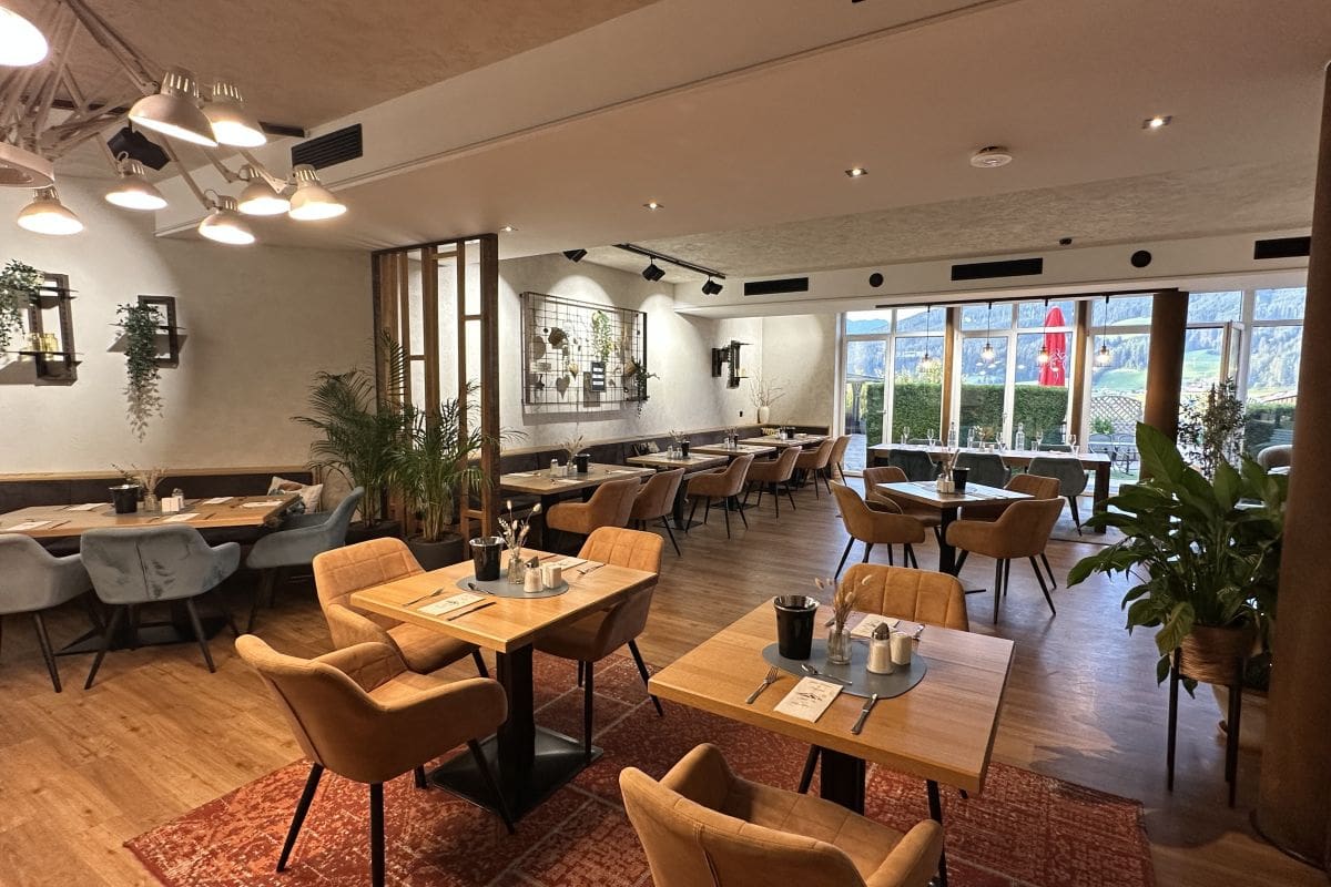 Das Stegerbräu Frühstücksrestaurant in Radstadt mit Aussicht und gemütlicher Einrichtung