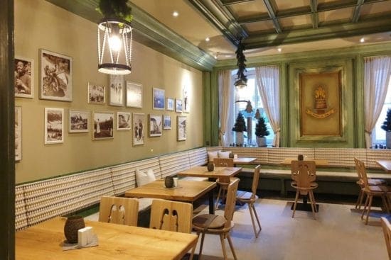 Eine der gemütlichen Stuben im Gasthof Stegerbräu - die "Dirndl-Stube", die auch gerne für private Feiern genutz wird