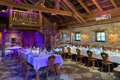 Die Hütte bietet für Ihr Fest rustikalen Charme und offenen Gastraum