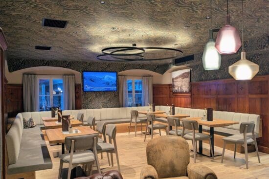 fruehstueck-radstadt-im-julies©E Julies Wohnzimmer im Stegerbräu ist auch gemütlicher Aufenthaltsraum für Hausgäste