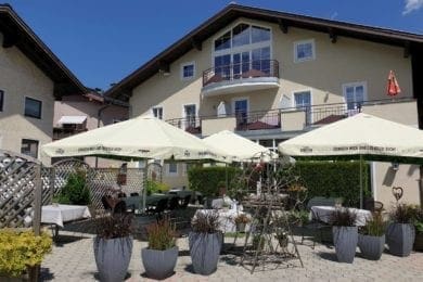 fruehstueck-stegerbraeu-terrasse (c1) Frühstücks-Terrasse des Panorama-Frühstück-Restaurants Stegerbräu in Radstadt