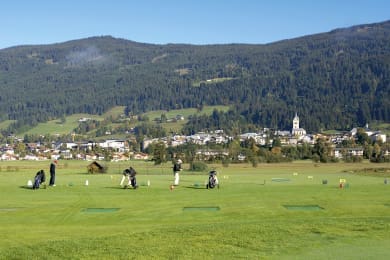 Das Stegerbräu ist Golf-Partnerhotel vom Golfclub Radstadt - Driving Range mit Blick auf Radstadt