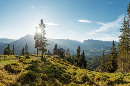 Das Hochgründeck - hier mit dem Heinrich-Kiener-Haus, ist neuer Checkpoint auf dem Stoneman Taurista Trail im Sommer 2020