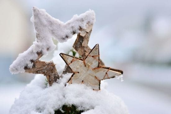 Weihnachts-Deko Holzsterne im Schnee