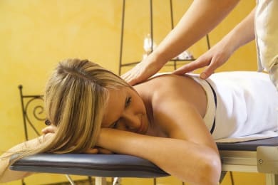 Eine wohltuende Massage kann auf Anfrage und nach Verfügbarkeit genossen werden