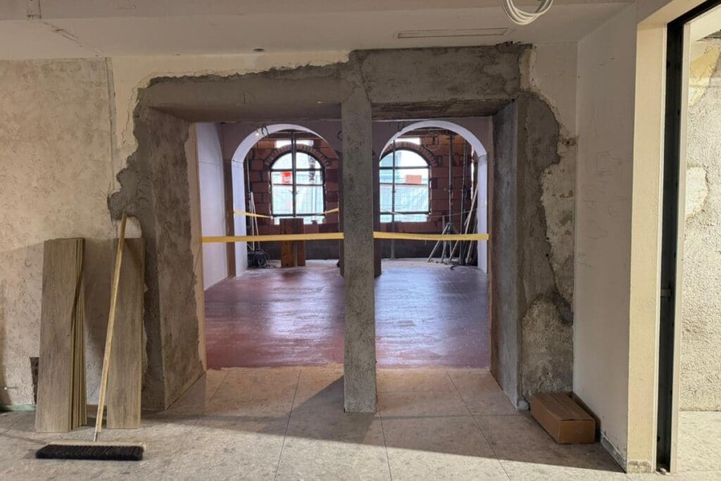 Ende November - Eröffnung von "Good Morning Julie's" Ein Blick hinter die Kulissen - die alte Weinstube verwandelt sich in das moderne "Good Morning Julie's"