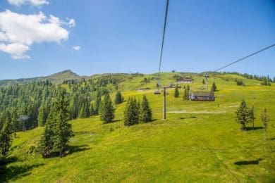 In Flachau kommt man mit dem Star Jet direkt ins Wandergebiet