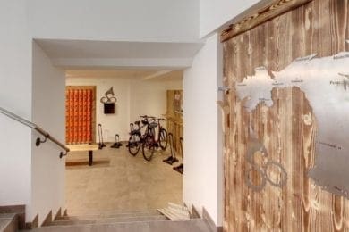 Im Sommer dient der Skikeller im Hotel Stegerbräu als Rad-Abstellraum, ist absperrbar und bietet auch eine Werkbank