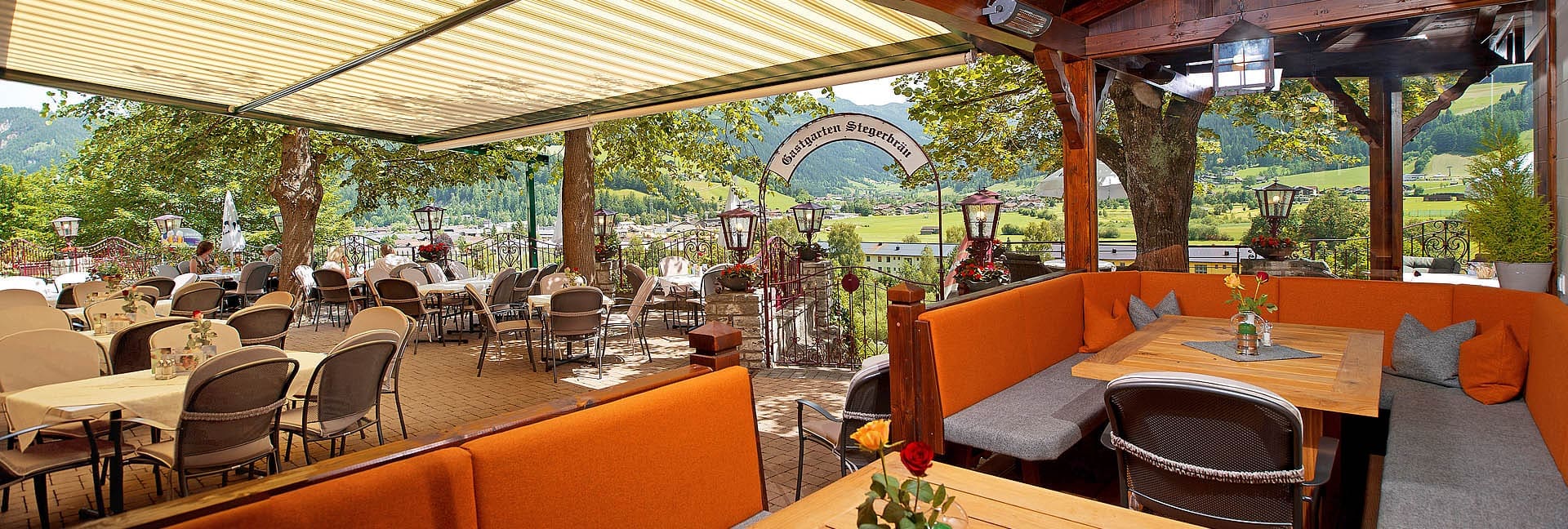 Der Stegerbräu Gastgarten mit überdachter Terrasse, beheizter Laube