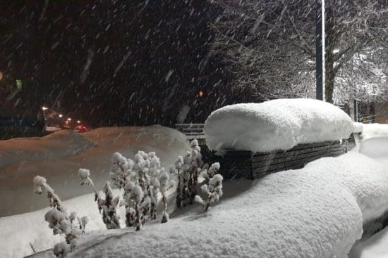 Abends bei Schneegestöber im knirschenden Schnee spazieren gehen - herrlich