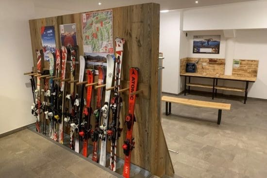 Die Skiausrüstung findet Platz im absperrbaren Skikeller