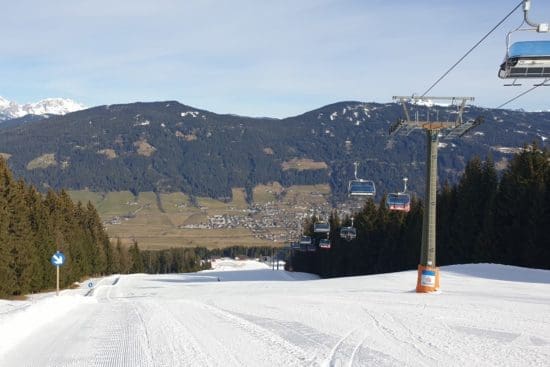 Skipiste Kemahdhöhe mit Blick auf Radstadt - Frühlingsskilauf am 17.03.2023