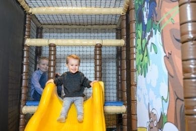 Rutschvergnügen im Kinderspielzimmer