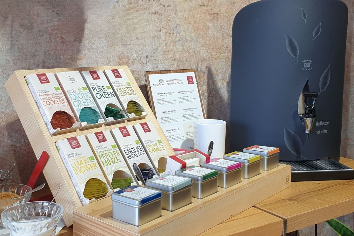teeauswahl-am-fruehstuecksbuffet-stegerbraeu (c) Tee-Auswahl am Frühstücksbuffet Stegerbräu