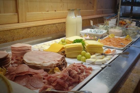 Wurst, Schinken, Käse, Aufstriche, Gemüse...sind nur ein Teil des Frühstück-Angebotes